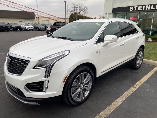 Used 2025 Cadillac XT5 Premium Luxury image 3