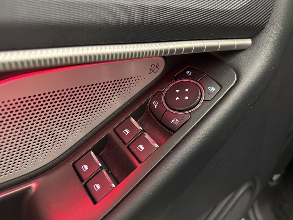 Used 2025 Ford Explorer ST image 31