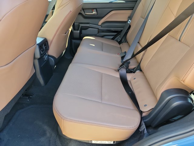 Used 2025 Toyota 4Runner Limited image 10