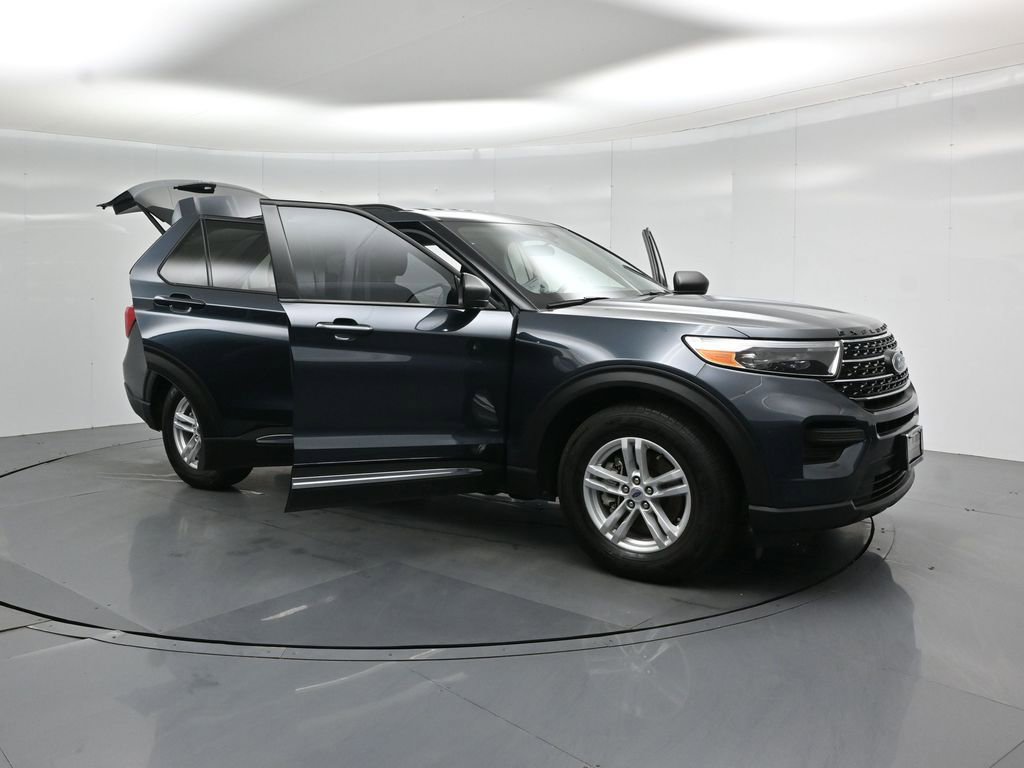 Certified 2024 Ford Explorer XLT image 32