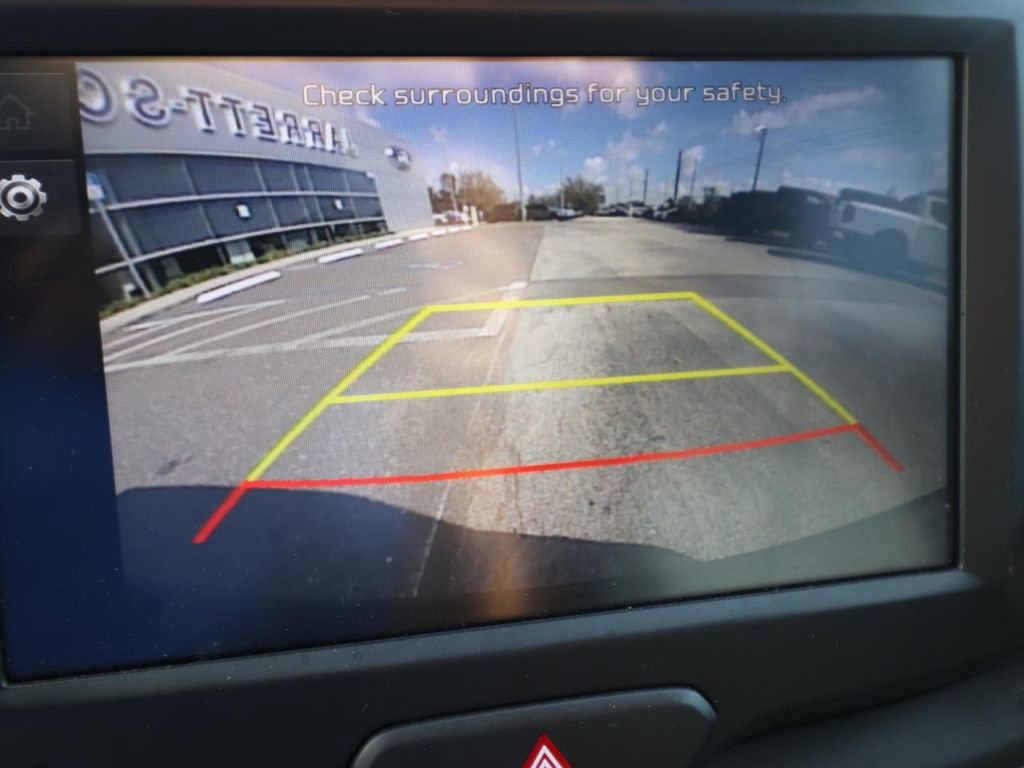 Used 2025 Kia Soul LX w/ LX Technology Package image 4