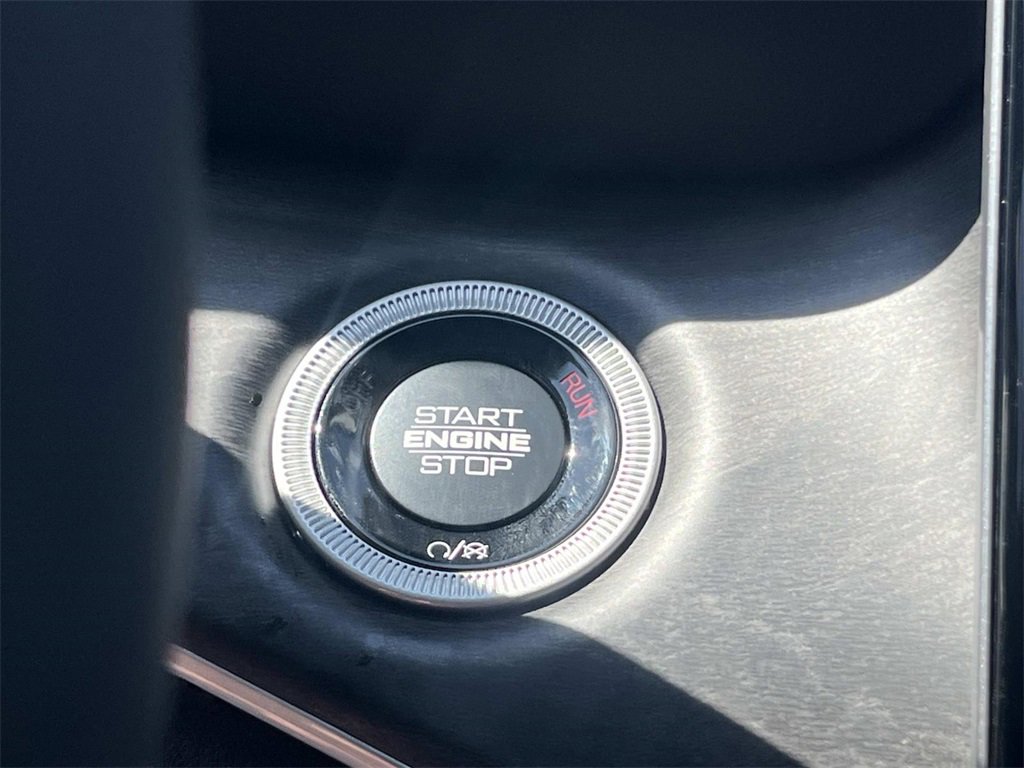 New 2025 Jeep Grand Cherokee Limited w/ Black Appearance Package image 26