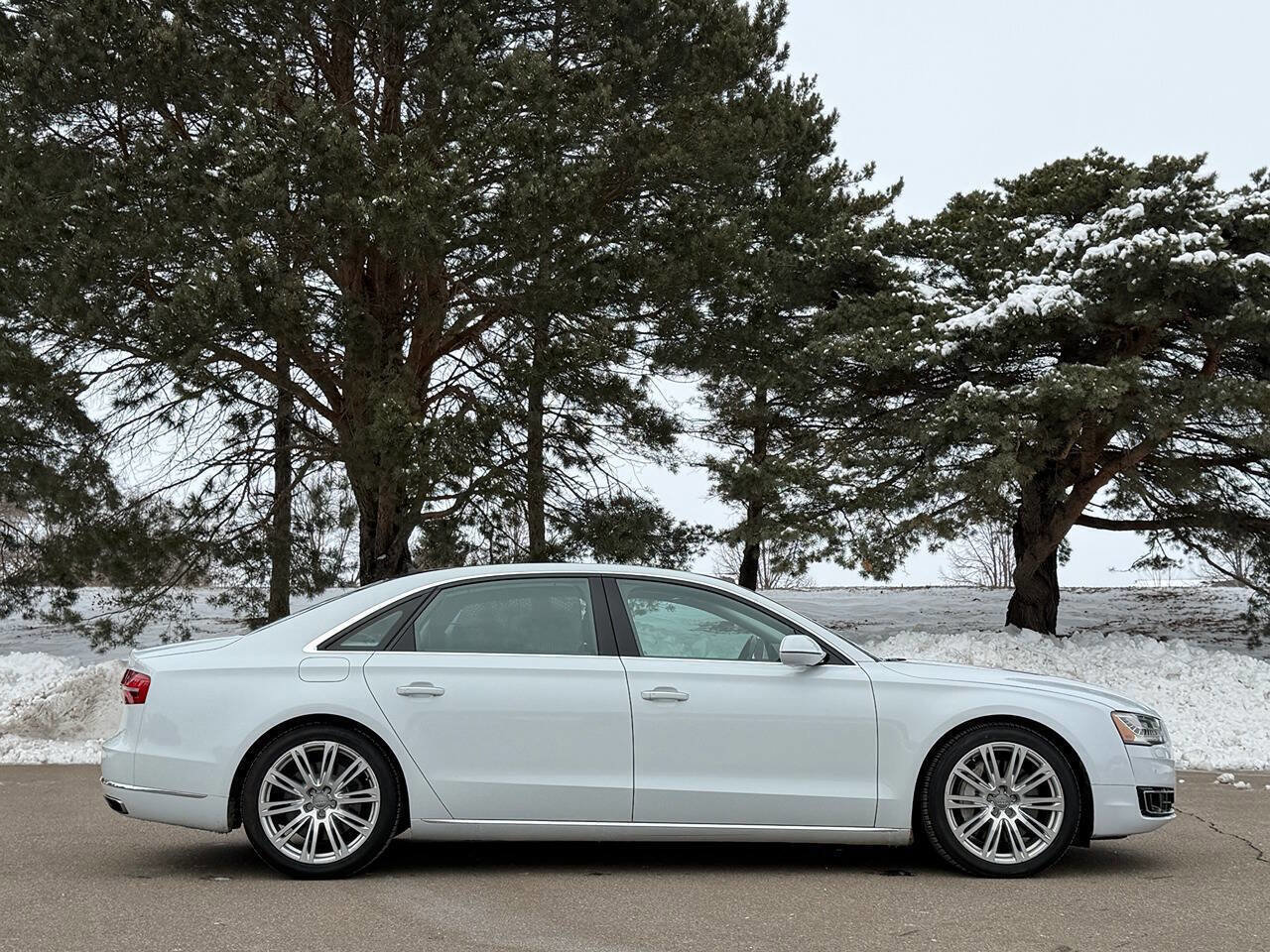 Used 2015 Audi A8 L 4.0T w/ Premium Package image 2