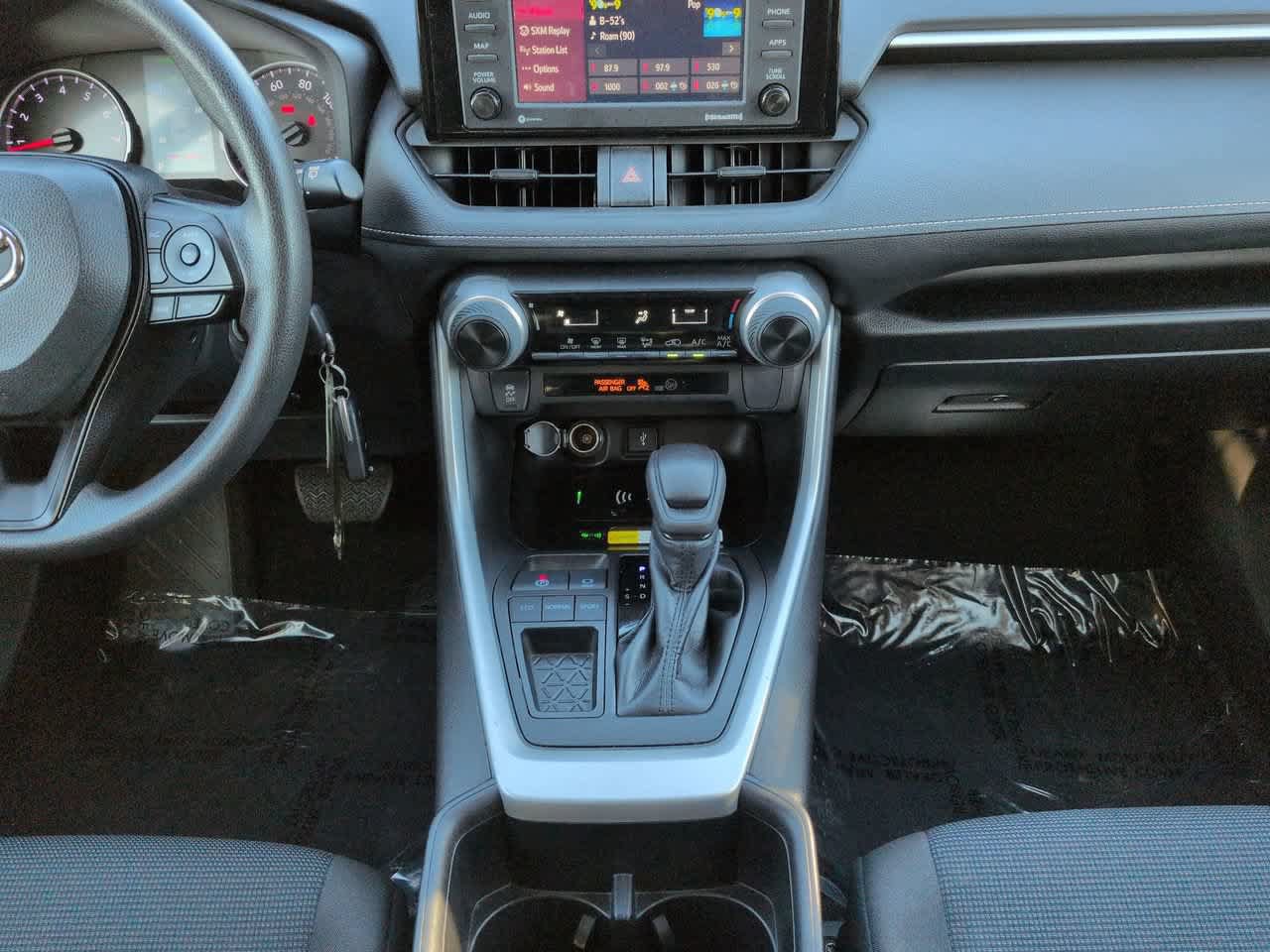 Used 2022 Toyota RAV4 LE FWD image 18