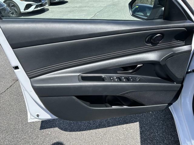 Certified 2025 Hyundai Elantra Sport FWD image 18