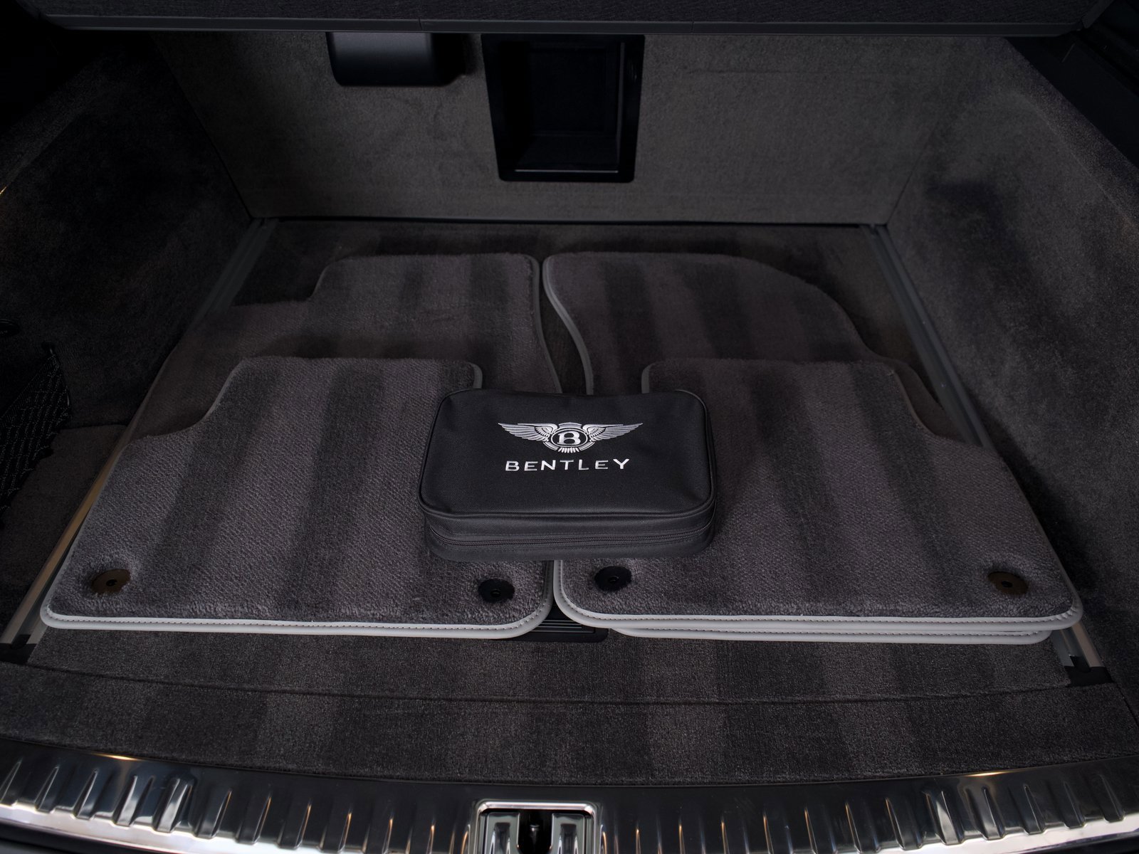 Used 2025 Bentley Bentayga image 47