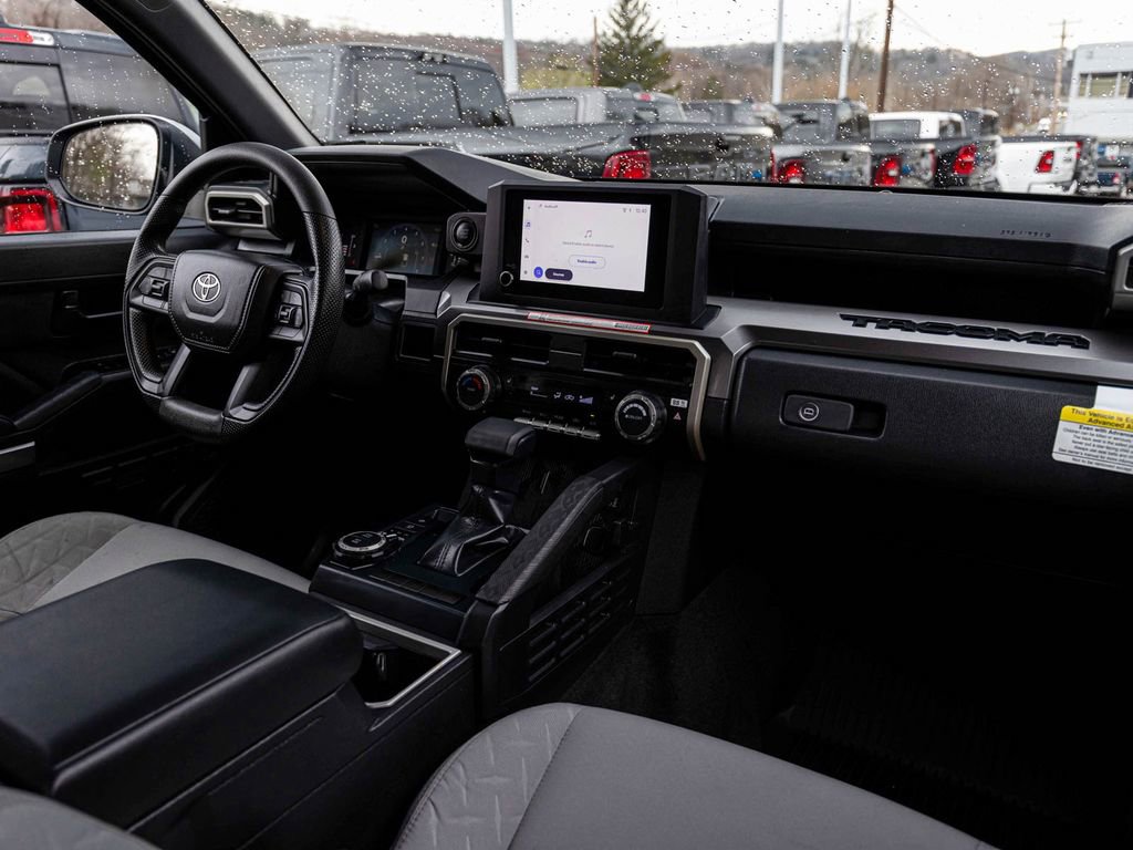 Used 2025 Toyota Tacoma SR5 AWD/4WD image 33