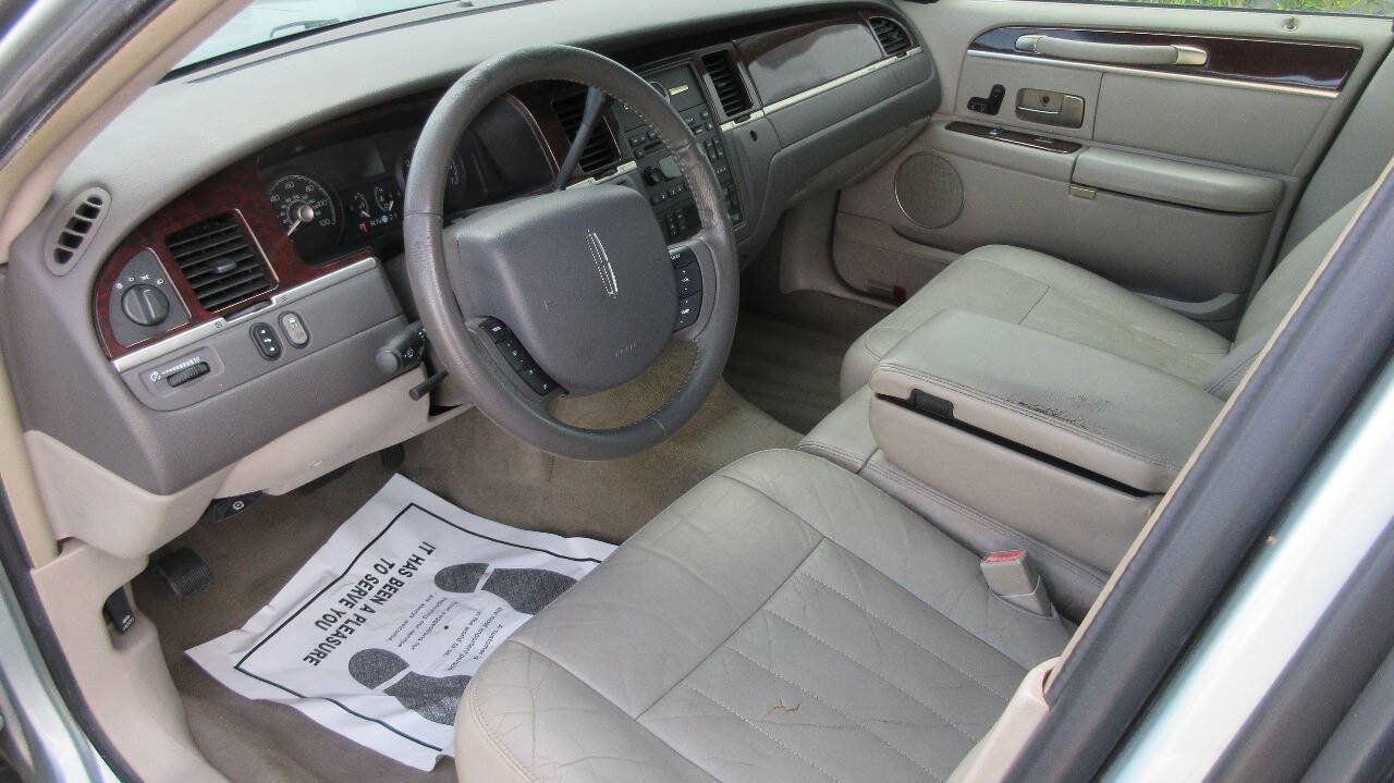 Used 2007 Lincoln Town Car Signature RWD image 10