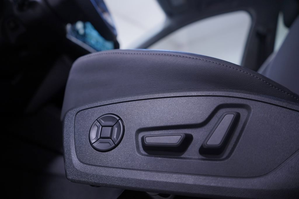 Used 2025 Audi Q6 e-tron Premium w/ Convenience Package image 16