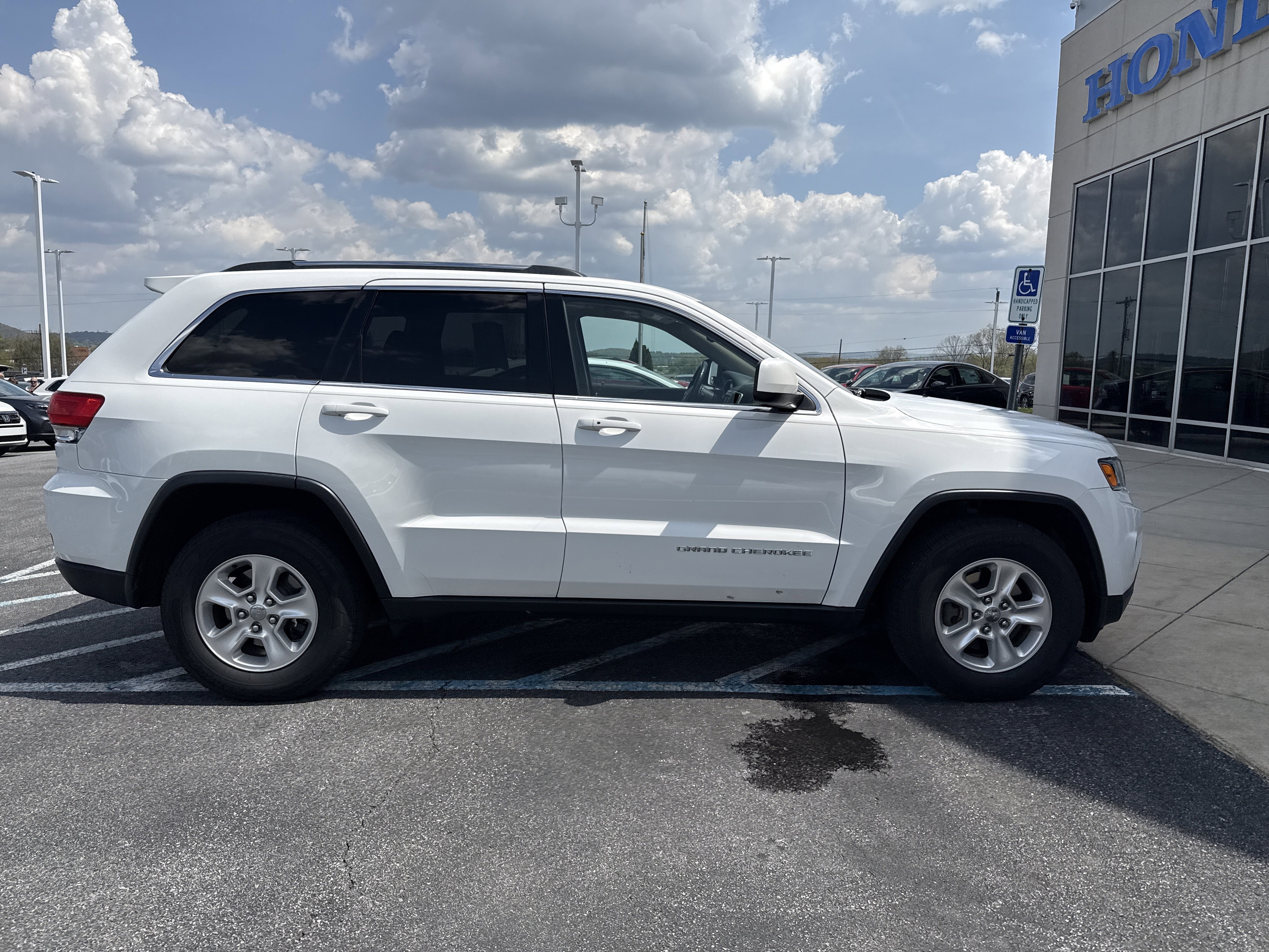 Used 2014 Jeep Grand Cherokee Laredo w/ Quick Order Package 23E AWD/4WD image 2