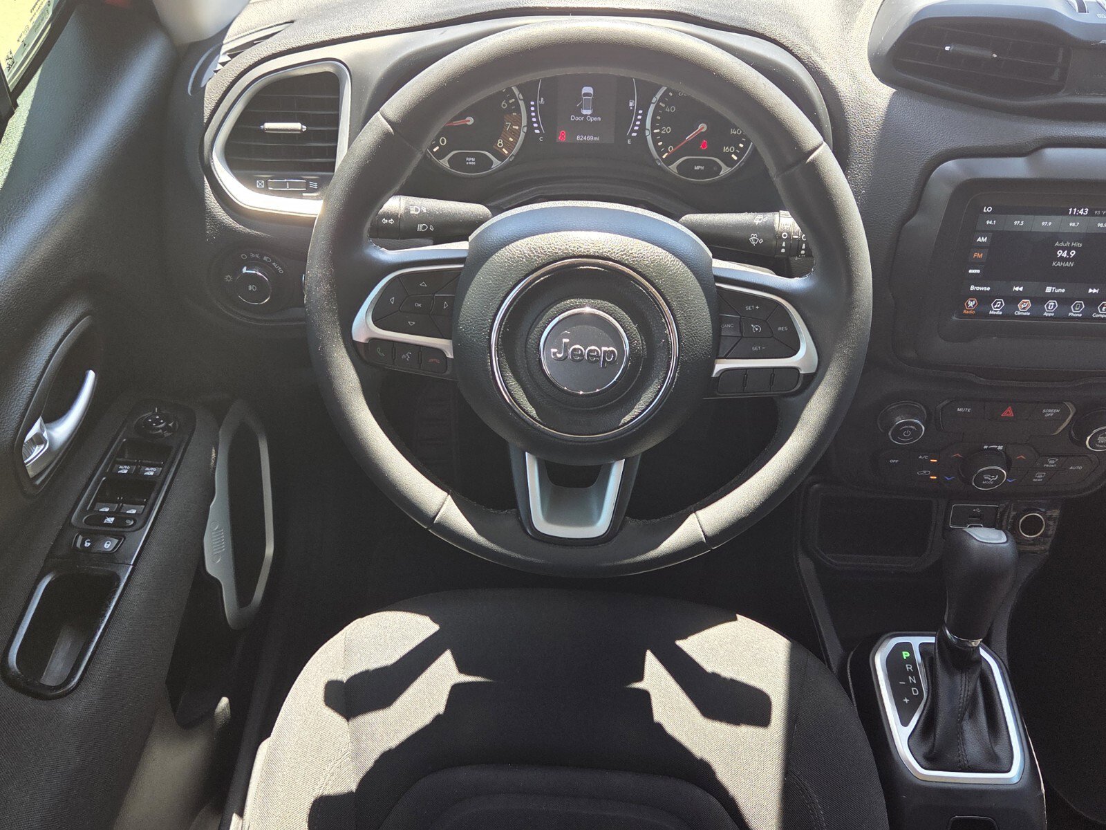 Used 2019 Jeep Renegade Latitude FWD image 6