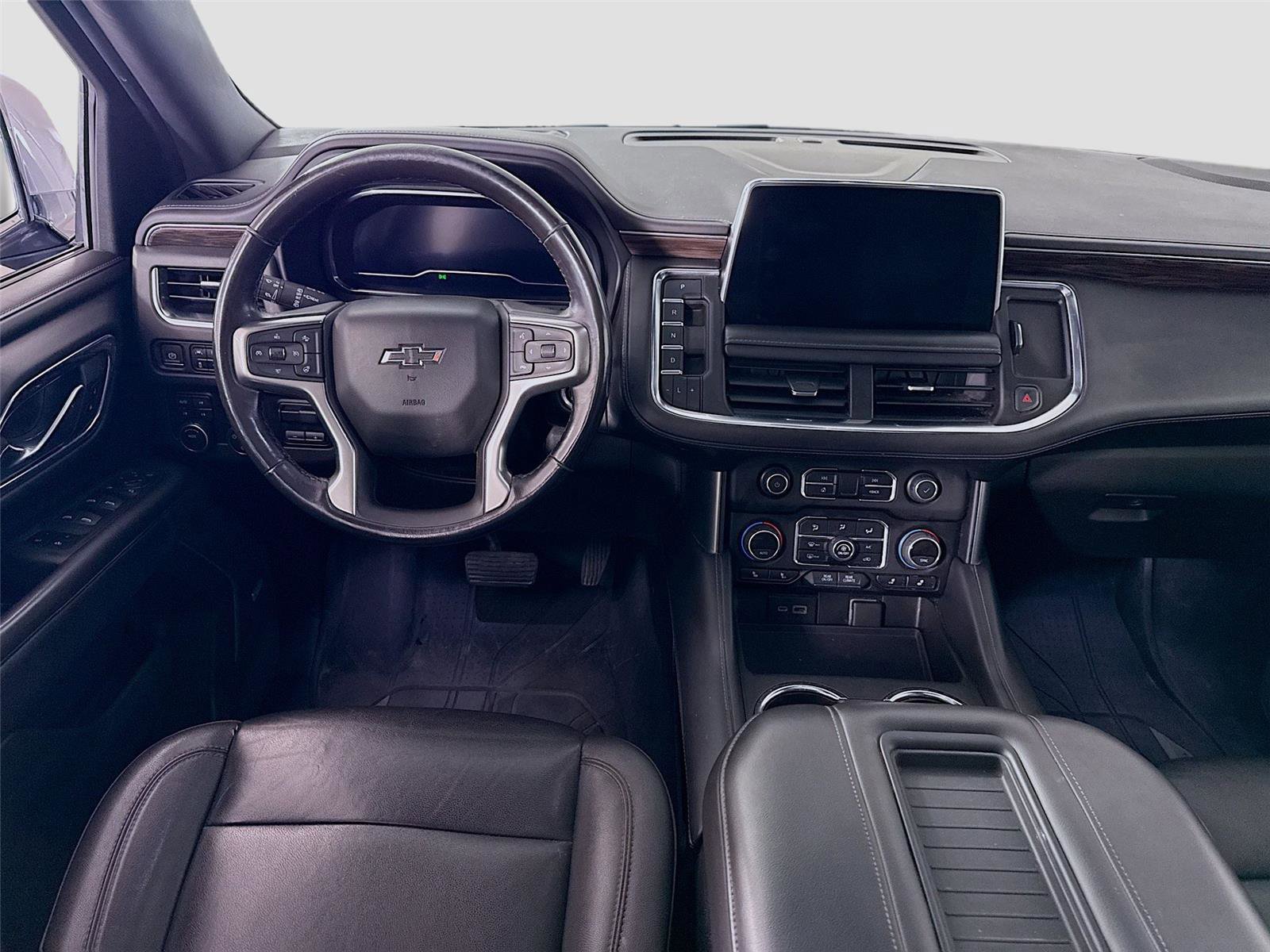 Used 2022 Chevrolet Suburban Z71 w/ Luxury Package image 2