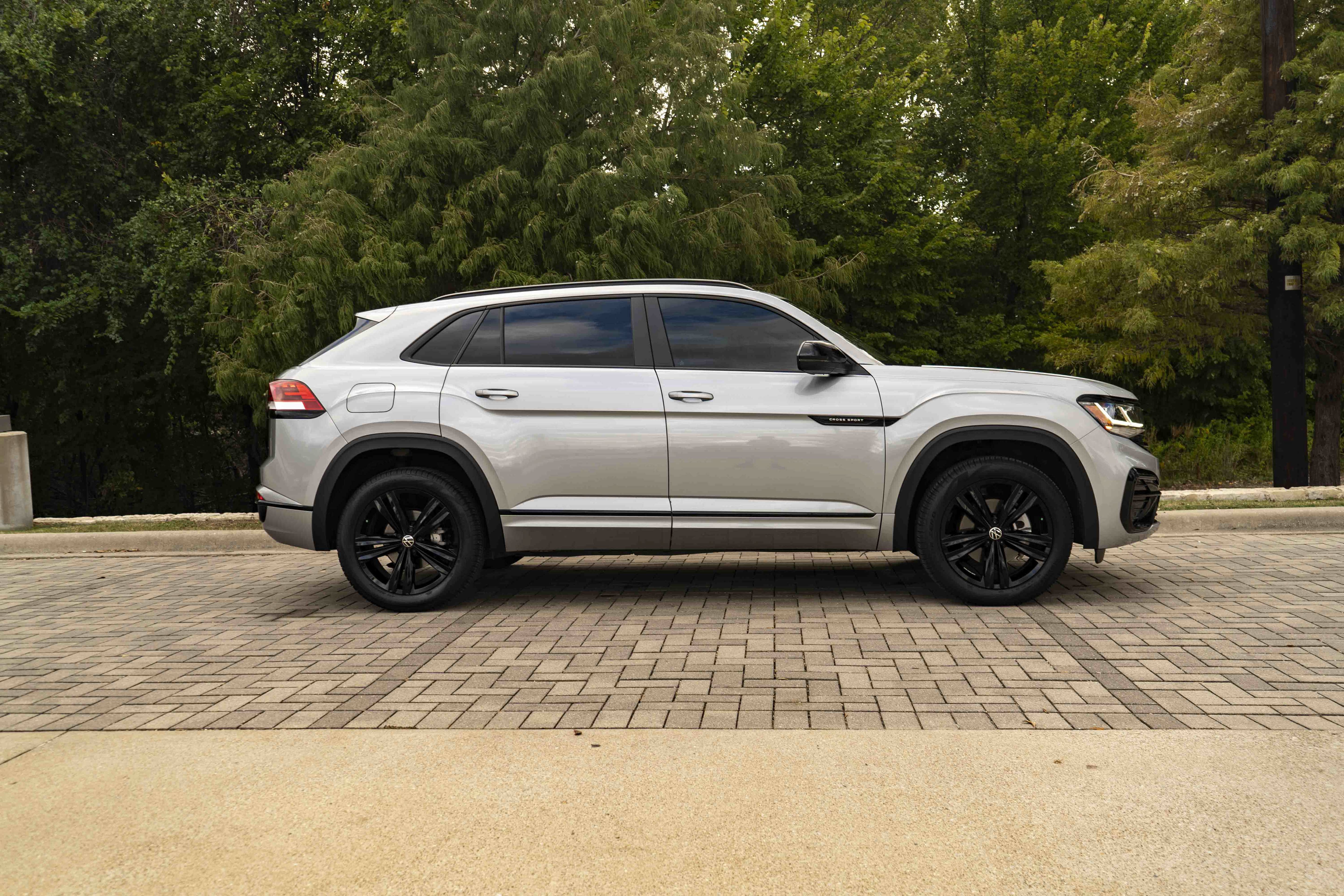 Certified 2023 Volkswagen Atlas Cross Sport SEL R-Line AWD/4WD image 9