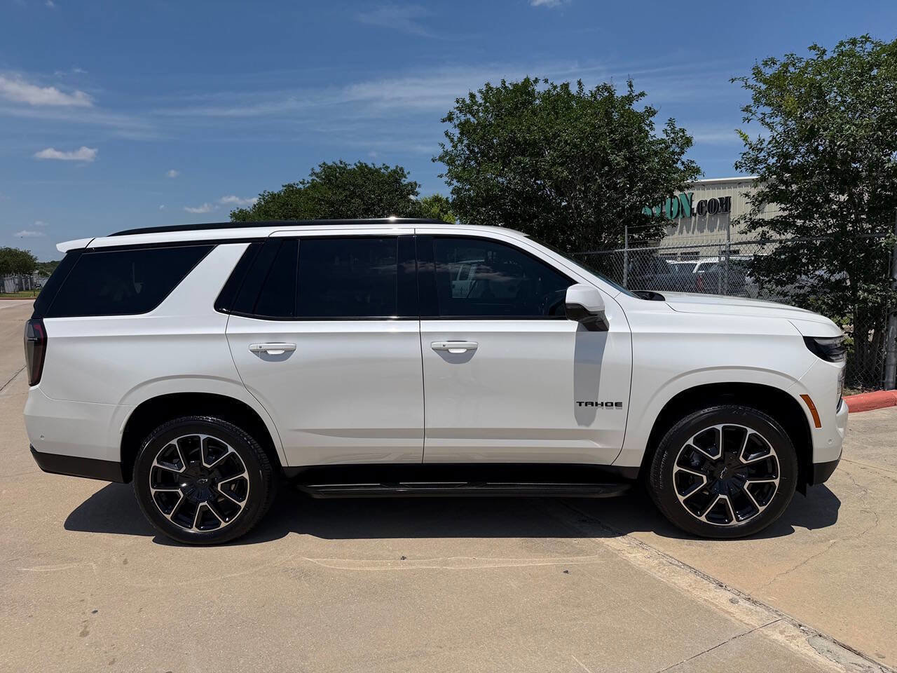 Used 2025 Chevrolet Tahoe RST w/ Comfort Package RWD image 17