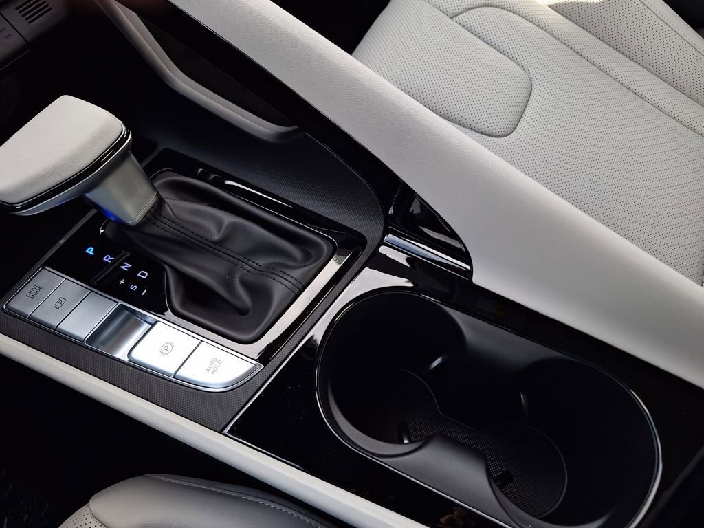 New 2026 Hyundai Elantra Limited image 24