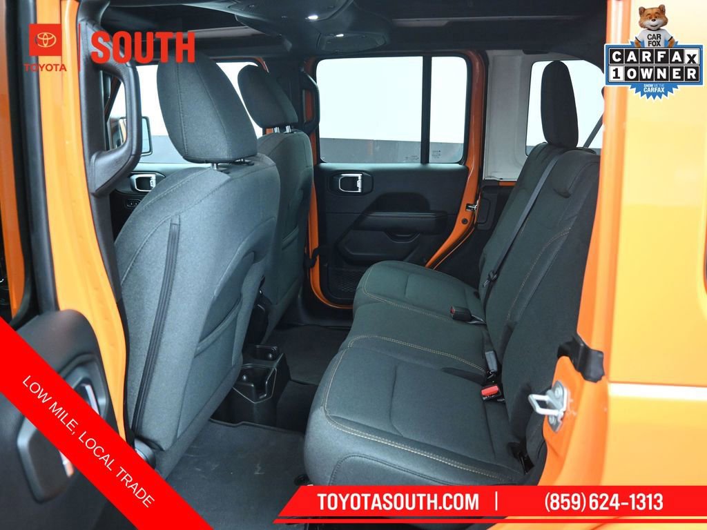 Used 2025 Jeep Wrangler Sahara w/ Technology Group AWD/4WD image 10