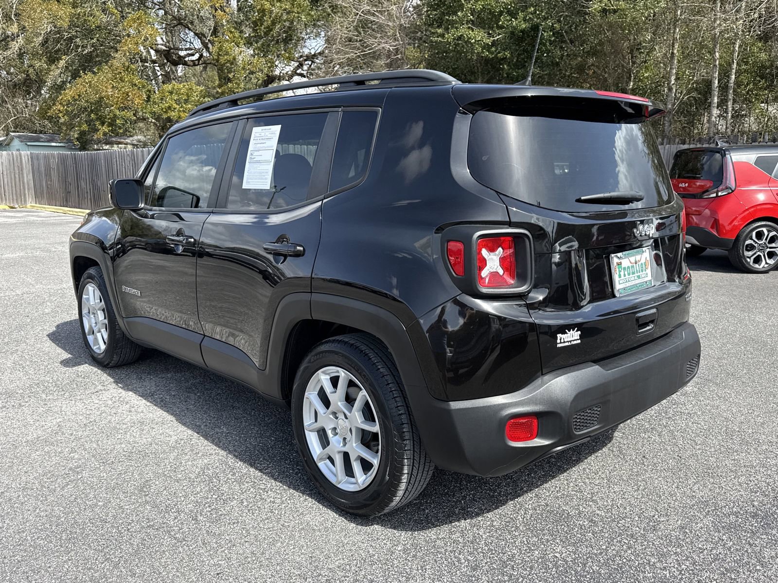 Used 2020 Jeep Renegade Latitude image 3