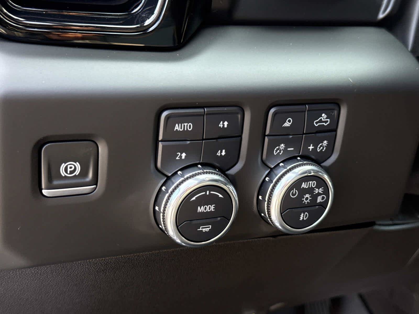Used 2025 GMC Sierra 1500 AT4 w/ AT4 Premium Package AWD/4WD image 27