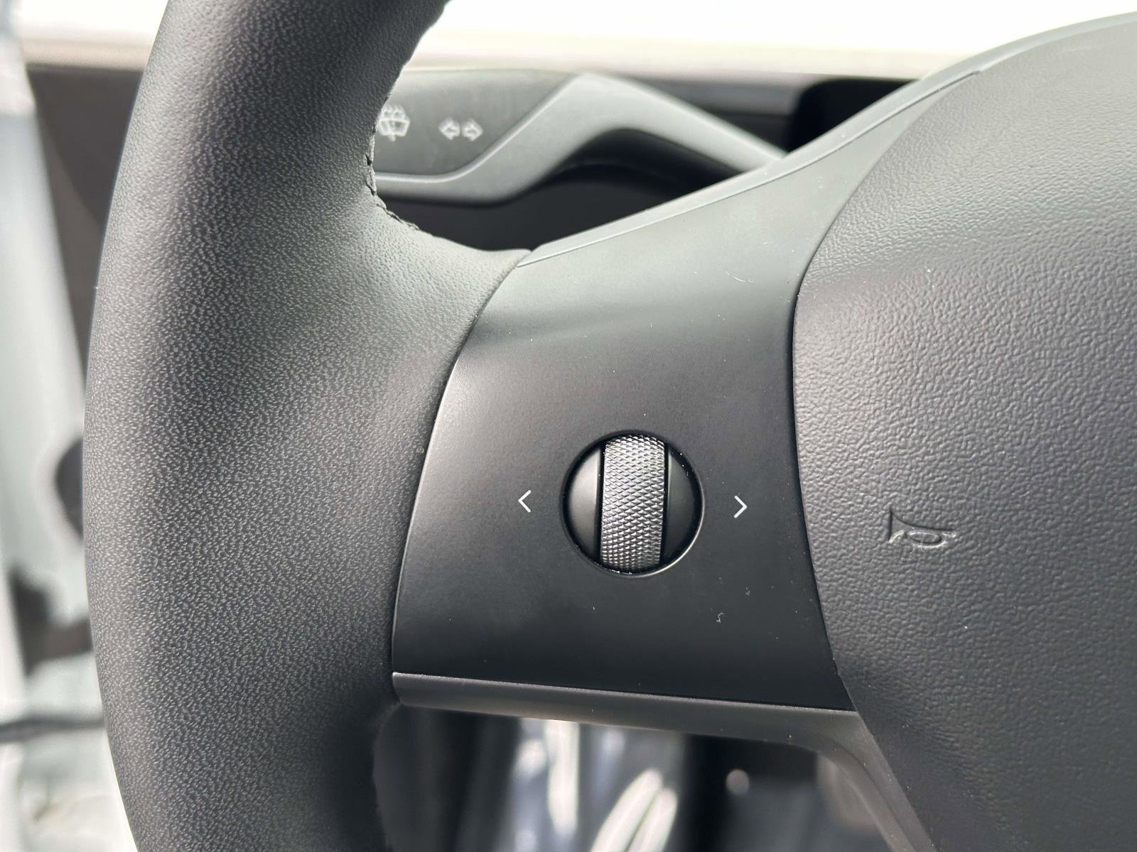 Used 2022 Tesla Model Y Long Range AWD/4WD image 23