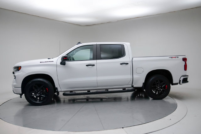 Used 2024 Chevrolet Silverado 1500 RST w/ Redline Edition AWD/4WD image 2