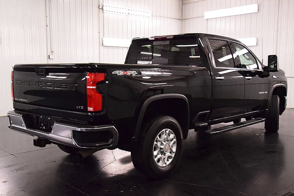 Used 2024 Chevrolet Silverado 2500 LTZ w/ LTZ Convenience Package AWD/4WD image 8