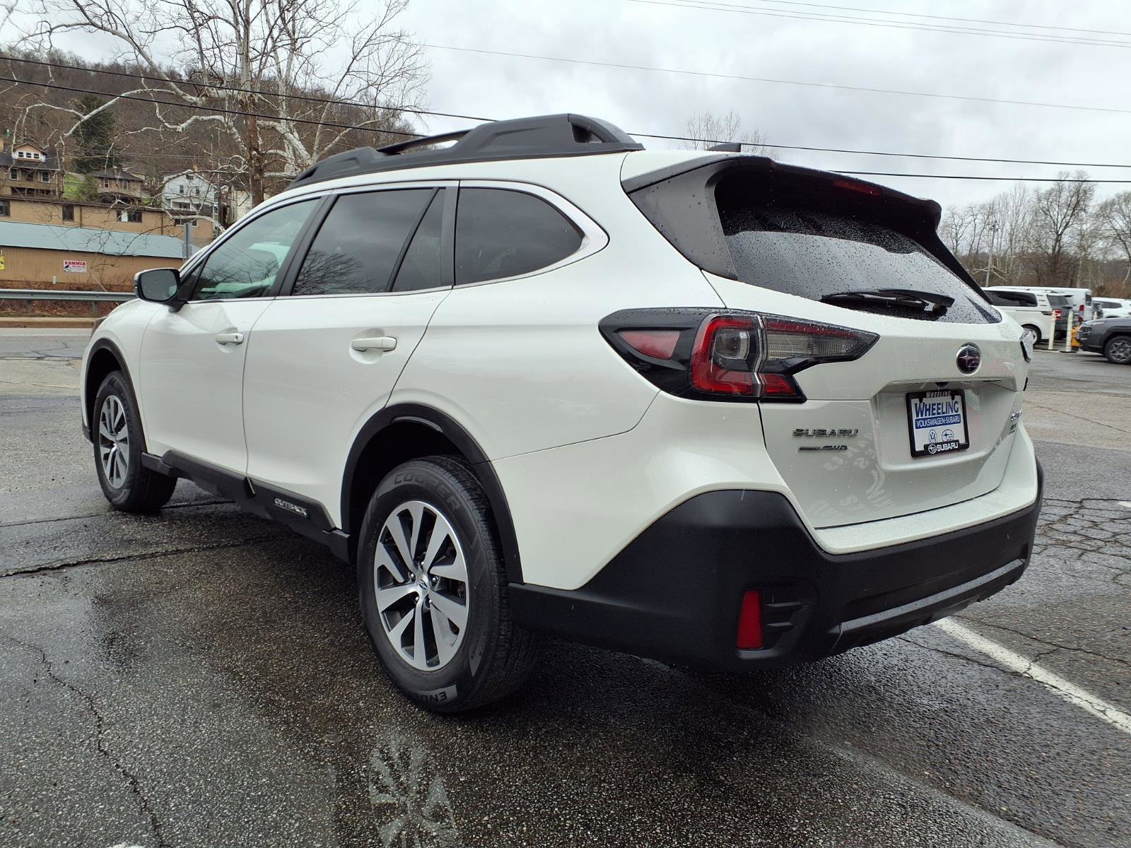 Used 2022 Subaru Outback Premium image 4