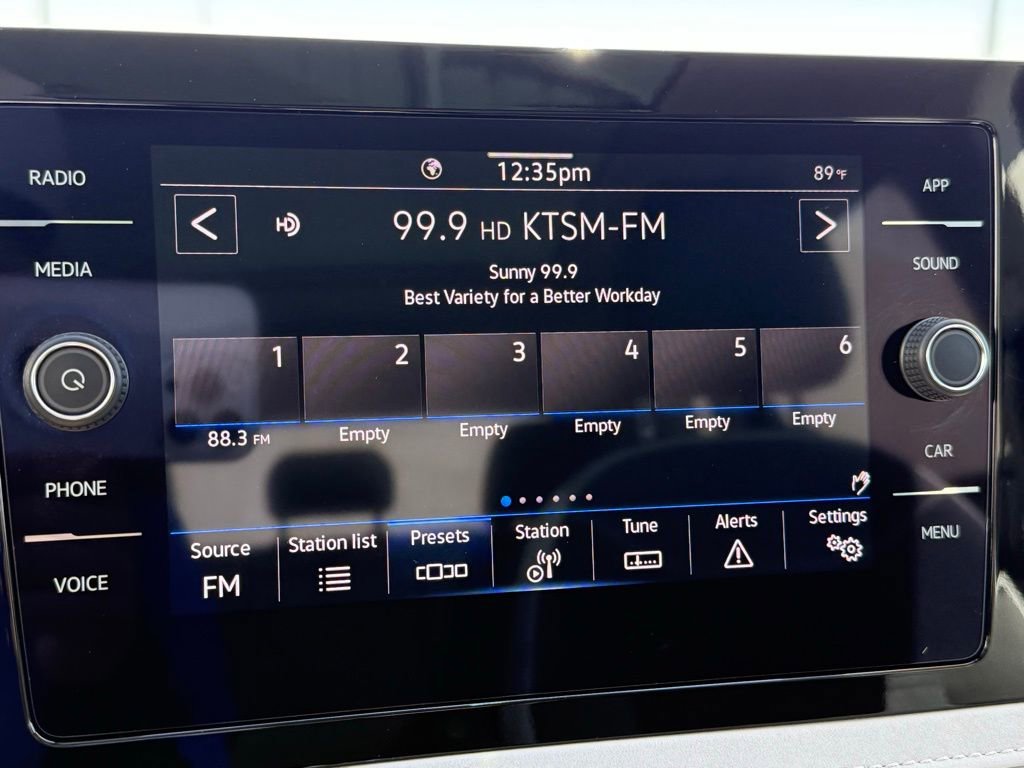 Certified 2025 Volkswagen Taos SE FWD image 17