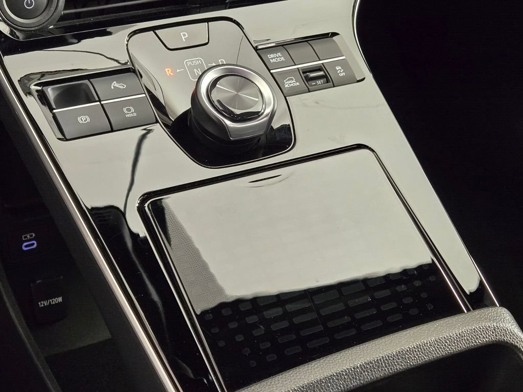 Certified 2025 Subaru Solterra AWD/4WD image 31
