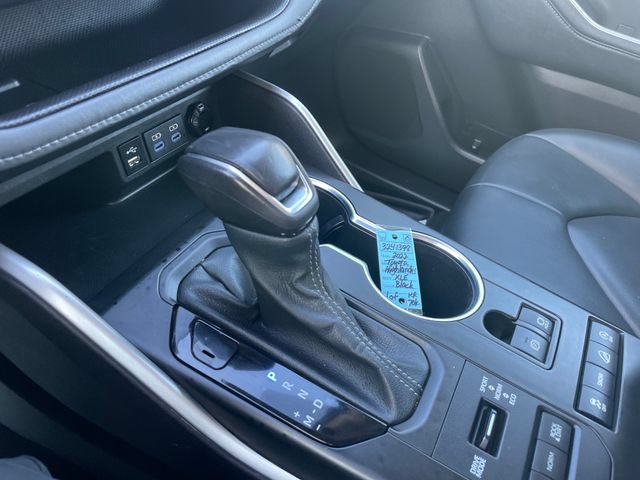 Used 2022 Toyota Highlander XLE AWD/4WD image 15