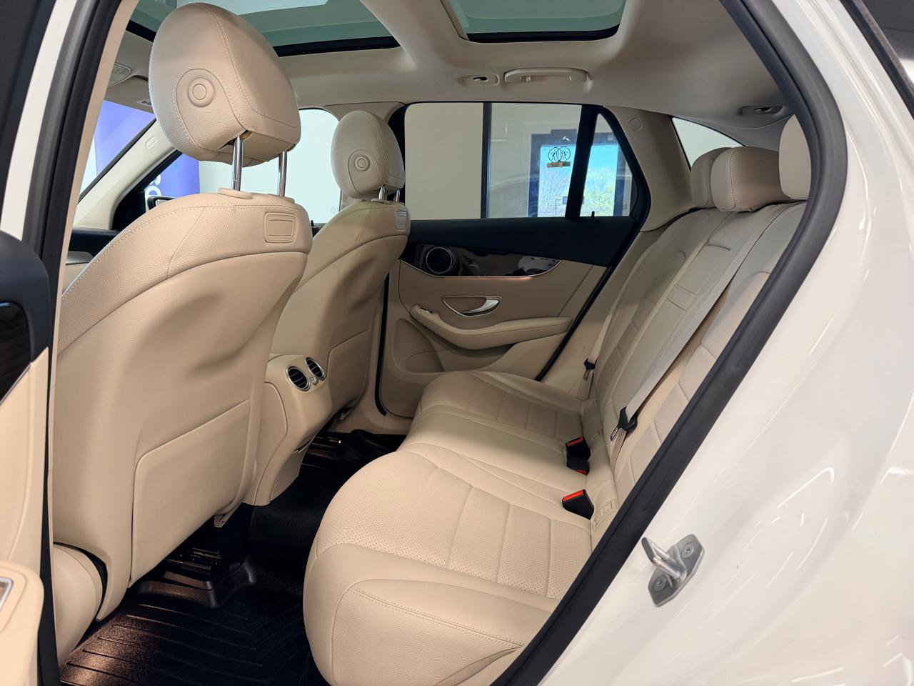Used 2019 Mercedes-Benz GLC 300 image 22