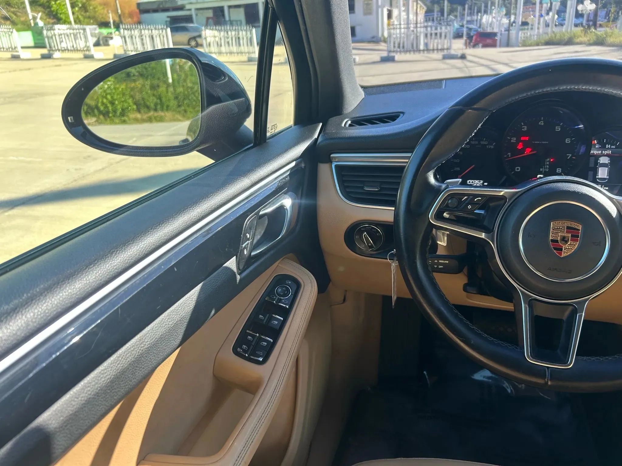 Used 2018 Porsche Macan AWD/4WD image 29