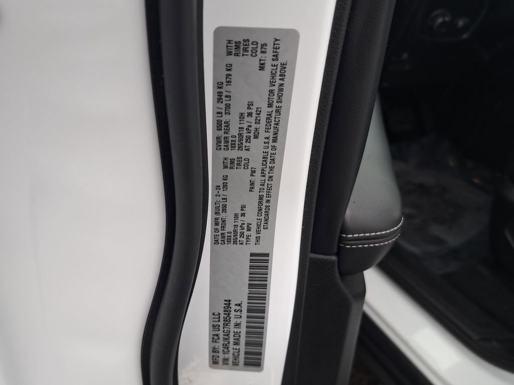 Certified 2024 Jeep Grand Cherokee L Laredo AWD/4WD image 38