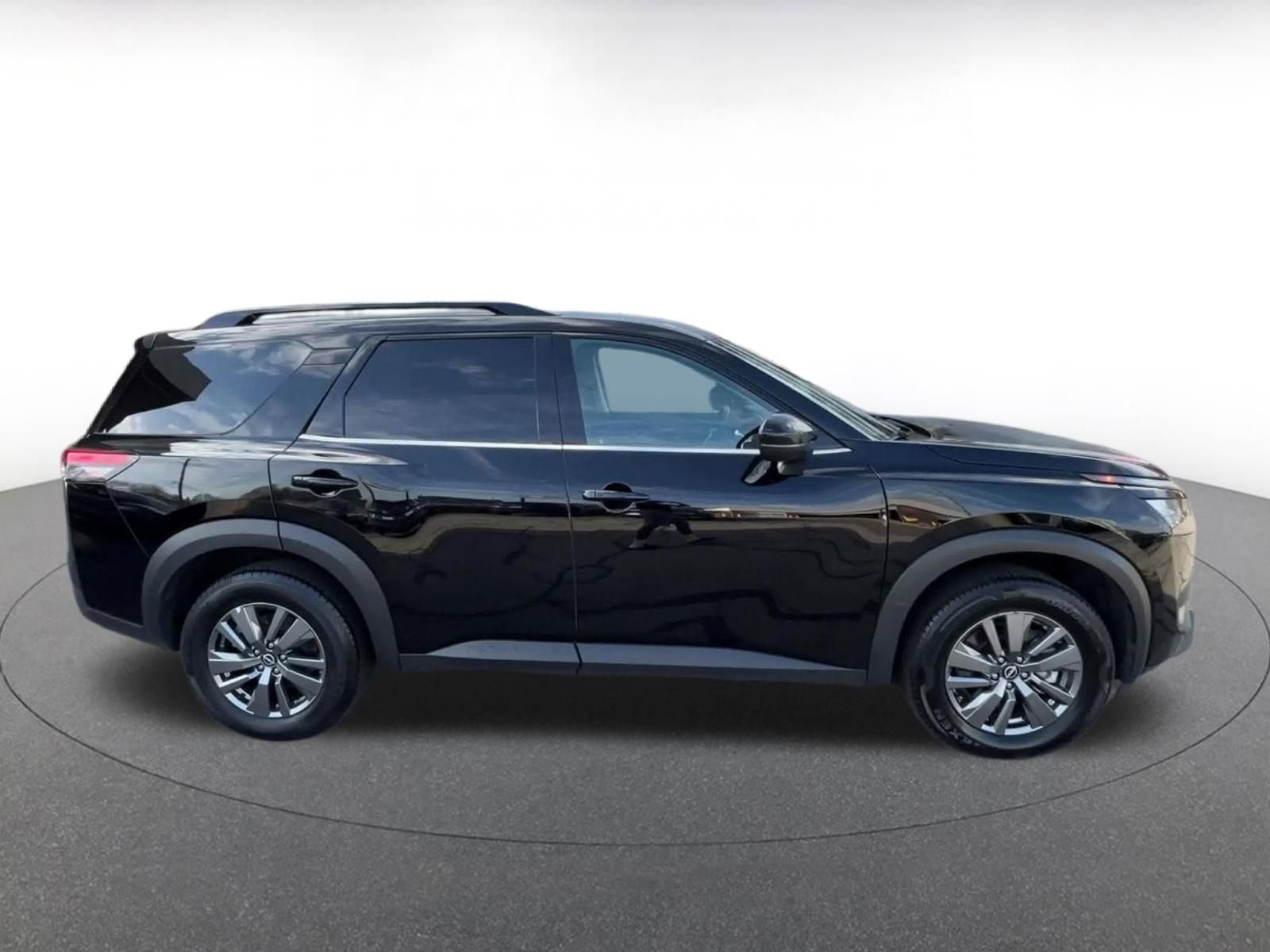 Used 2025 Nissan Pathfinder SV image 22