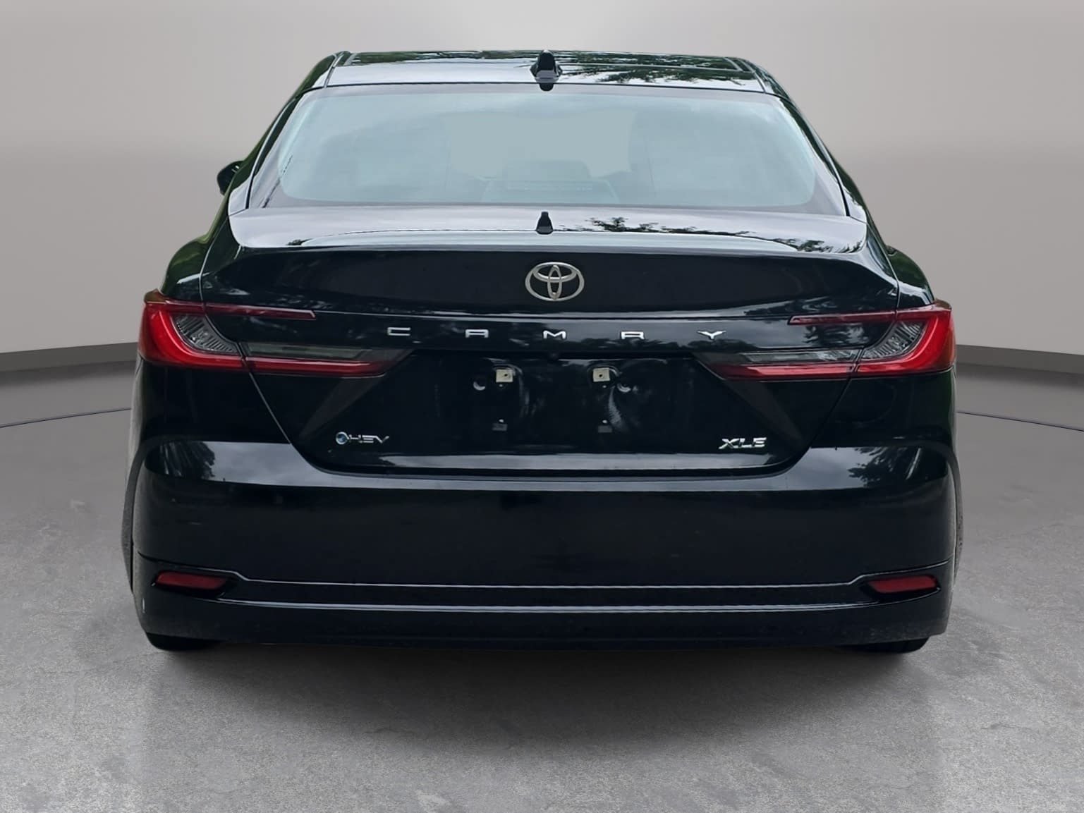 Used 2025 Toyota Camry XLE FWD image 6