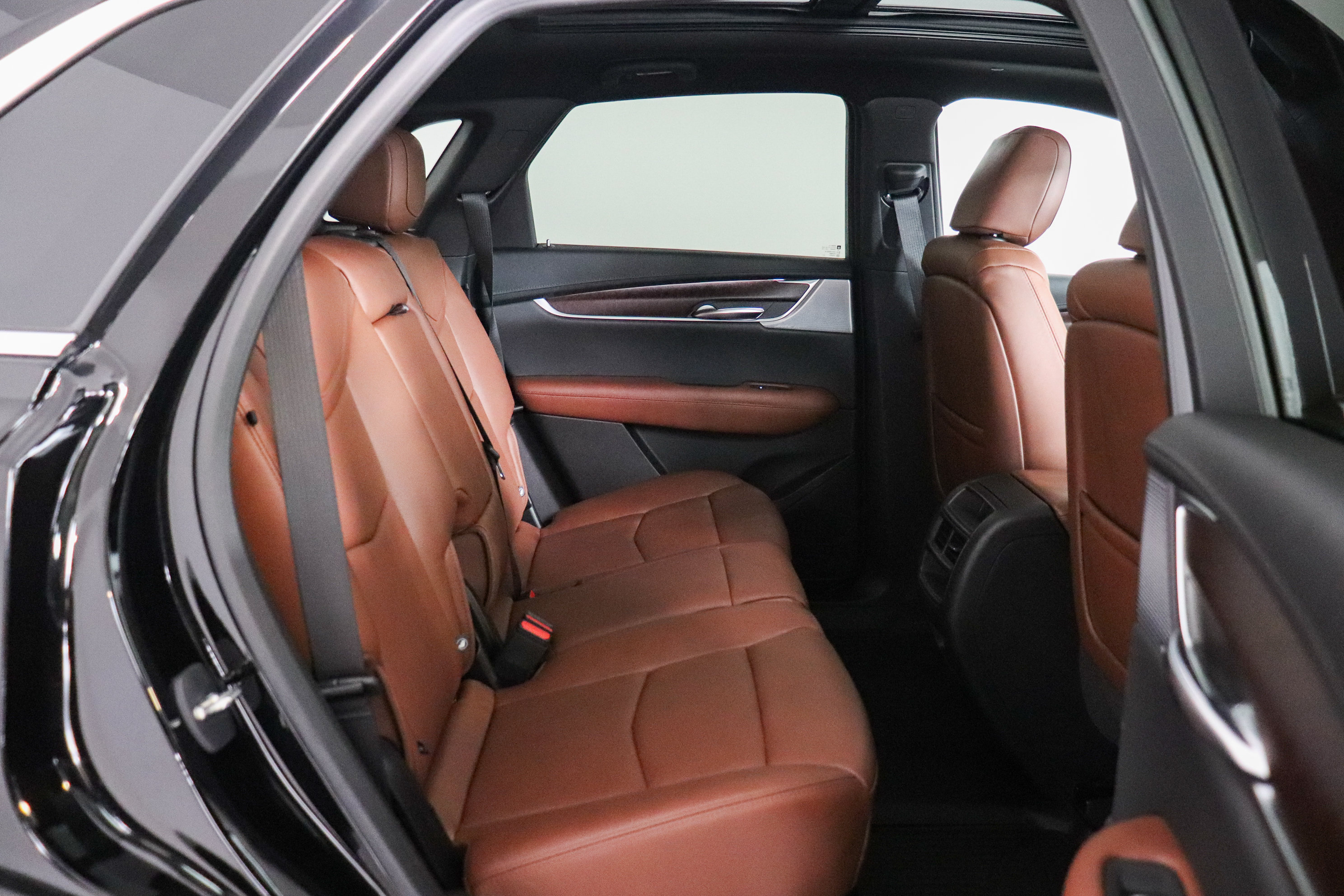 Used 2023 Cadillac XT5 Premium Luxury w/ LPO, Floor Liner Package AWD/4WD image 23