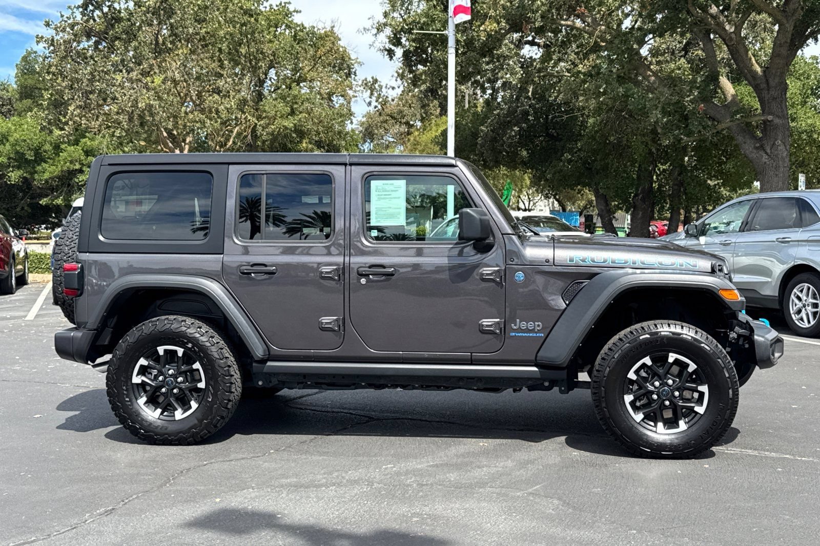 Used 2024 Jeep Wrangler Unlimited Rubicon 4xe AWD/4WD image 2