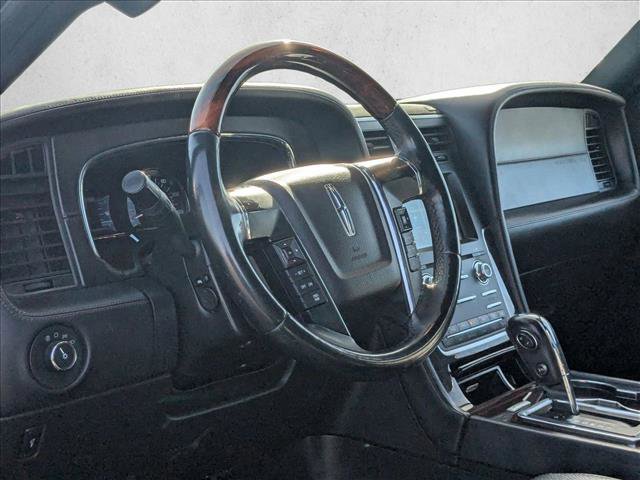 Used 2017 Lincoln Navigator Reserve image 6