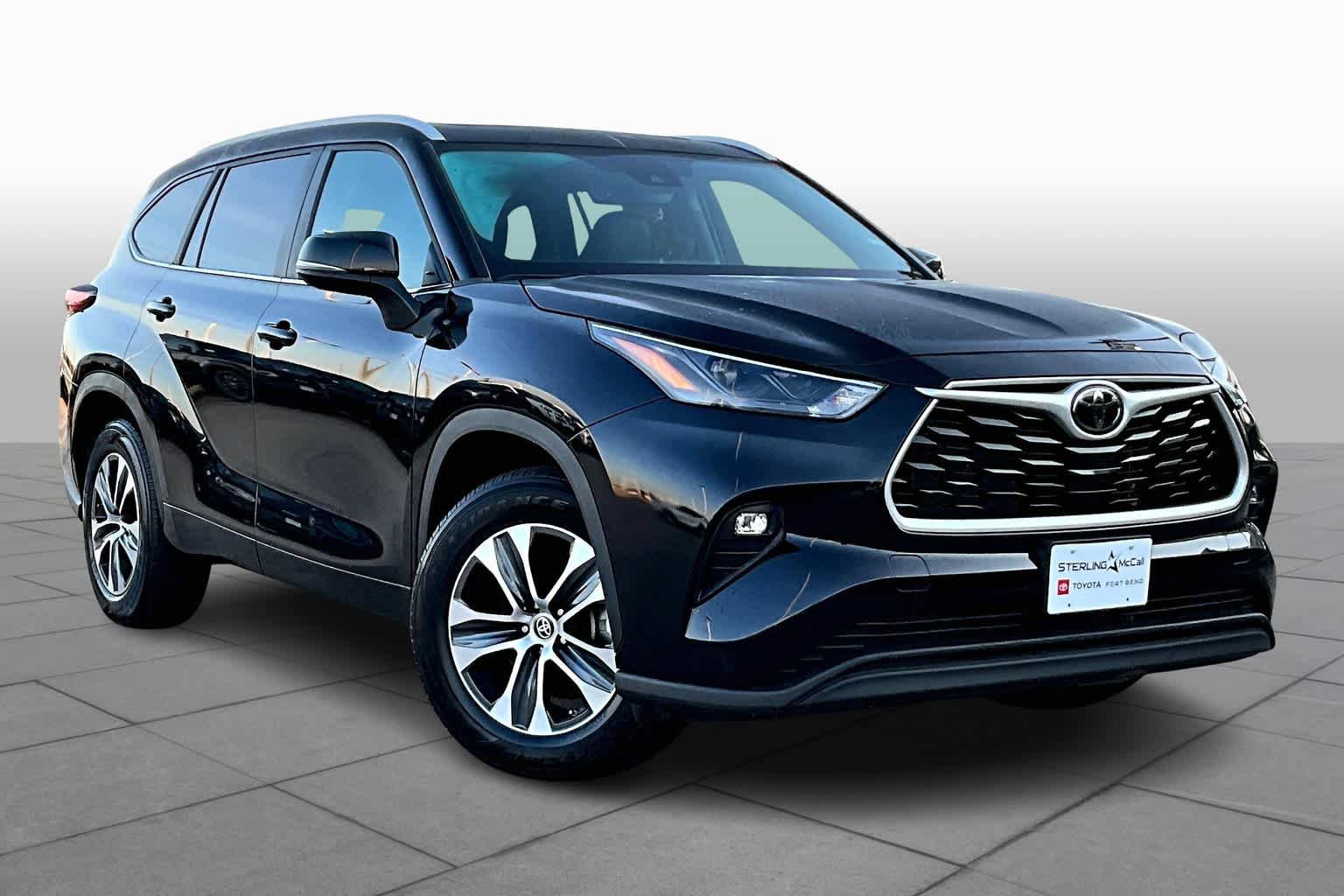 Used 2023 Toyota Highlander XLE FWD image 3