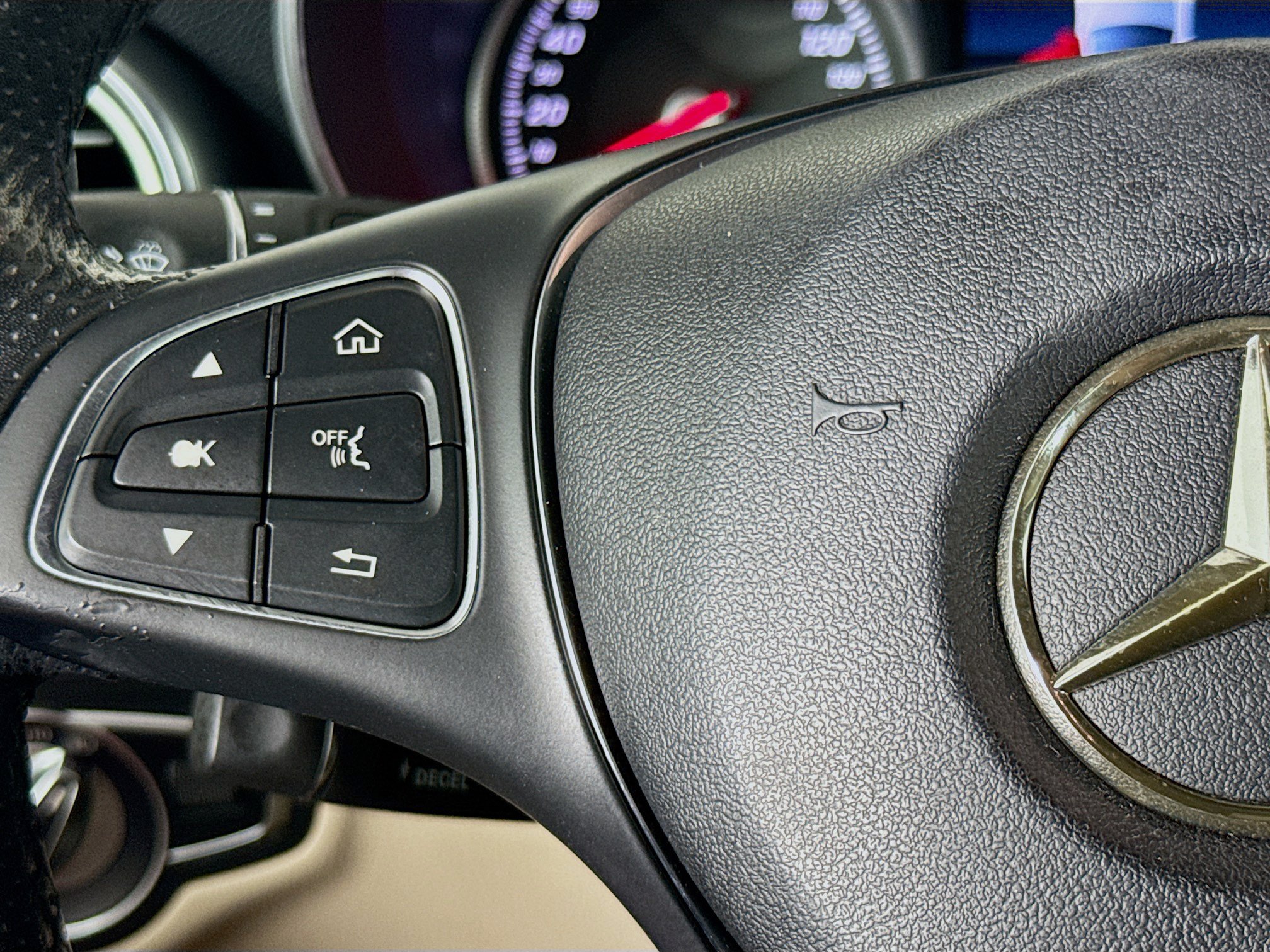 Used 2018 Mercedes-Benz GLC 300 w/ Premium Package image 11