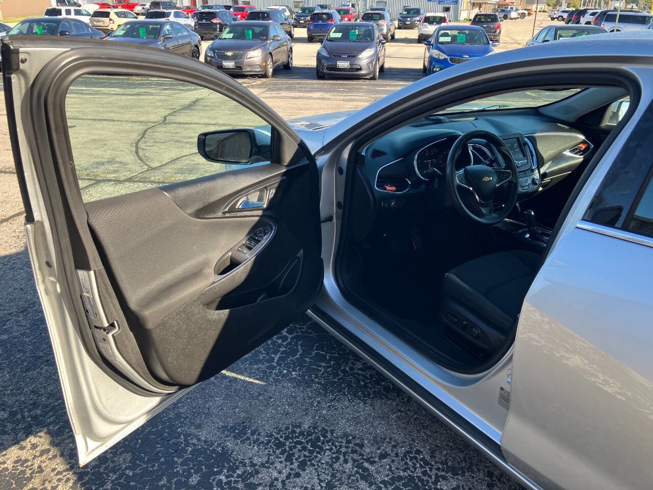 Used 2016 Chevrolet Malibu LT image 9