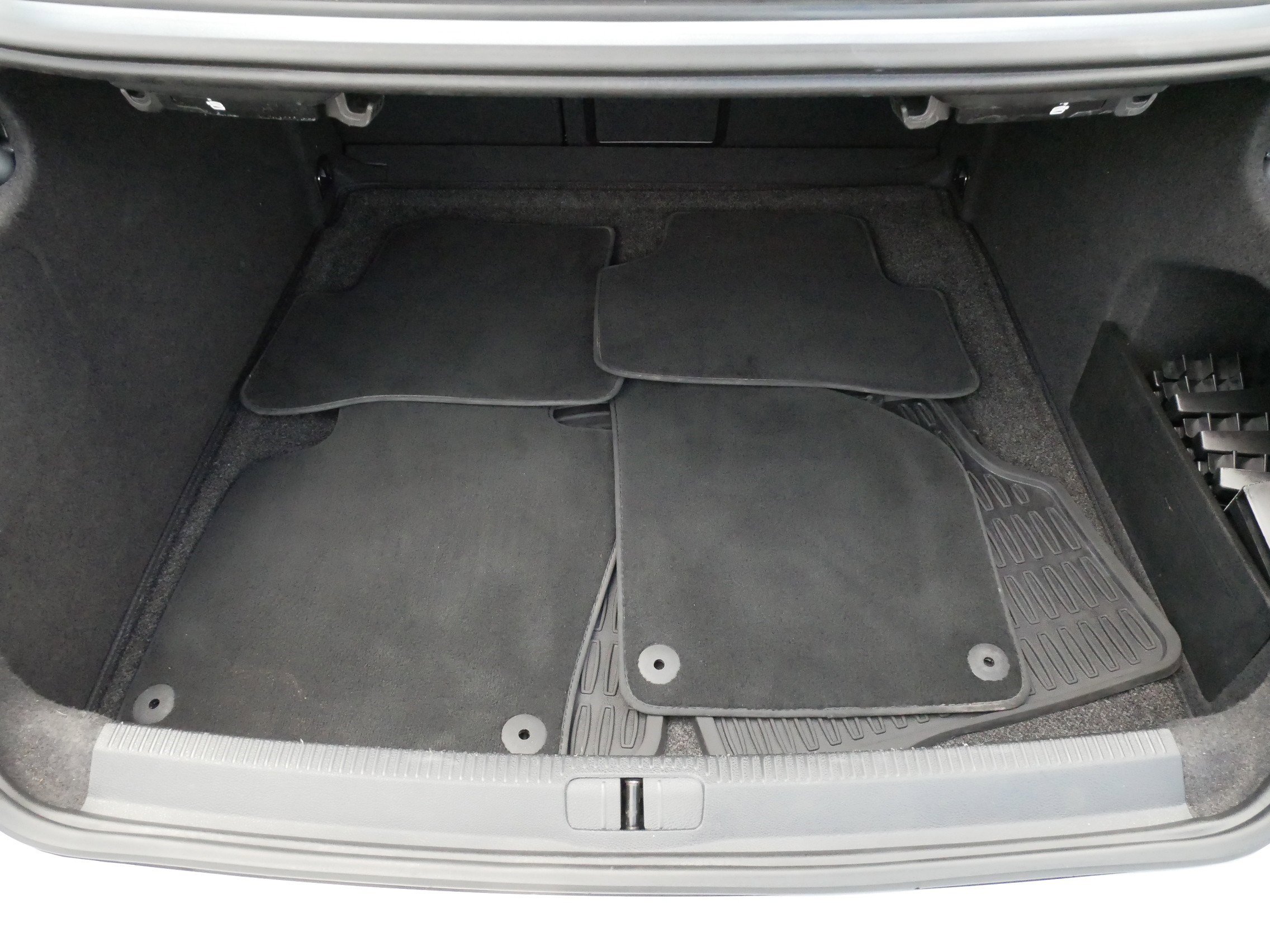 Used 2014 Volkswagen CC R-Line FWD image 18