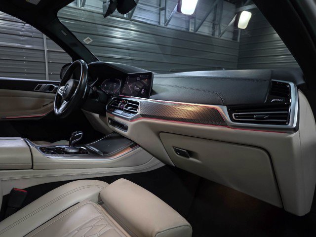 Used 2020 BMW X5 xDrive40i w/ M Sport Package image 12