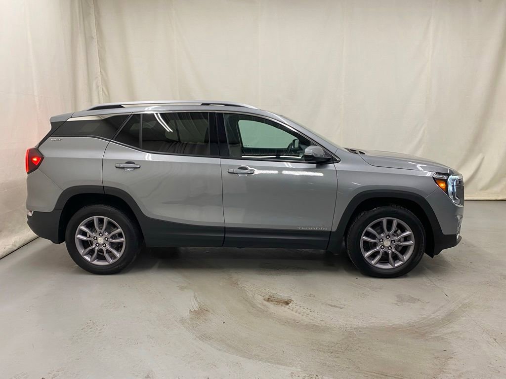 Used 2024 GMC Terrain SLT AWD/4WD image 9