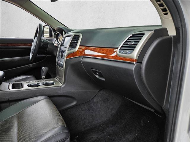 Used 2013 Jeep Grand Cherokee Limited w/ Luxury Group II image 24