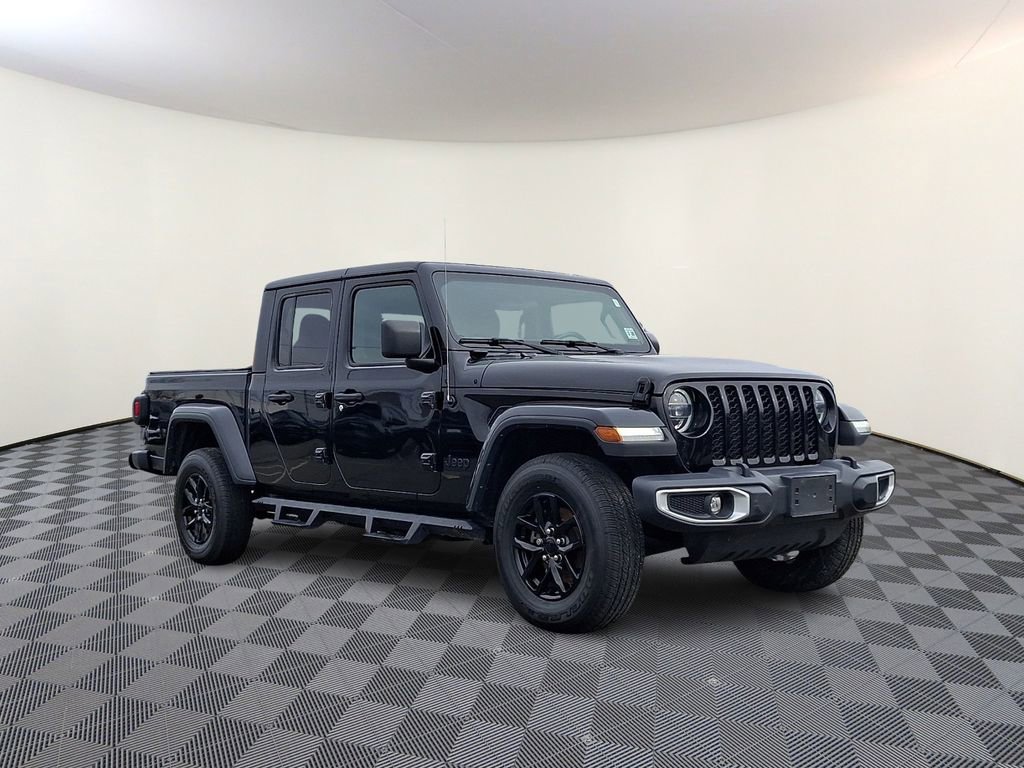 Used 2022 Jeep Gladiator Sport AWD/4WD image 1