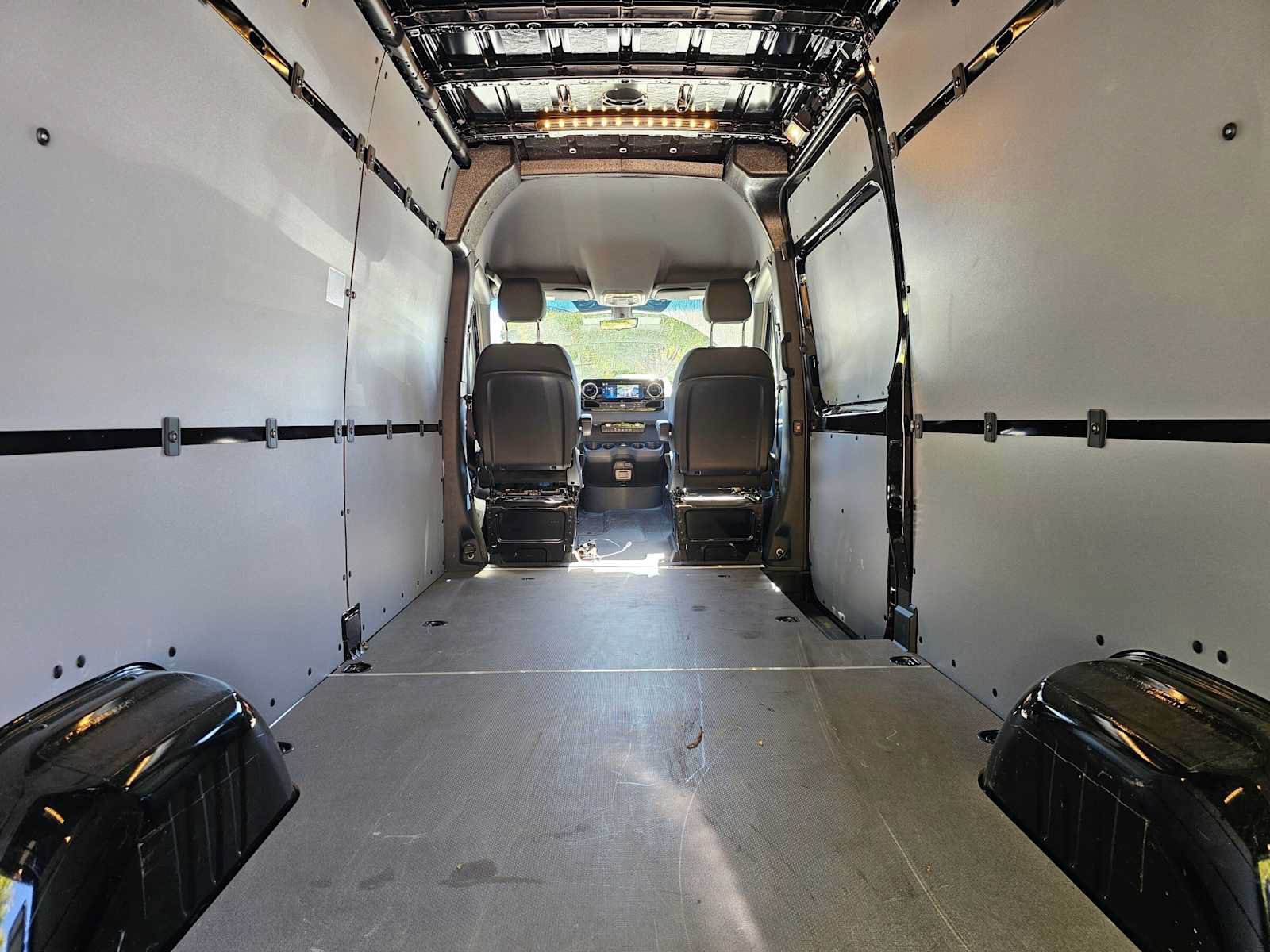 Used 2025 Mercedes-Benz Sprinter 2500 image 18