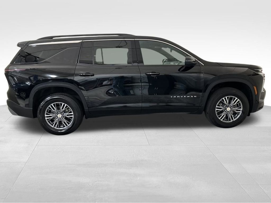Used 2025 Chevrolet Traverse LT image 7