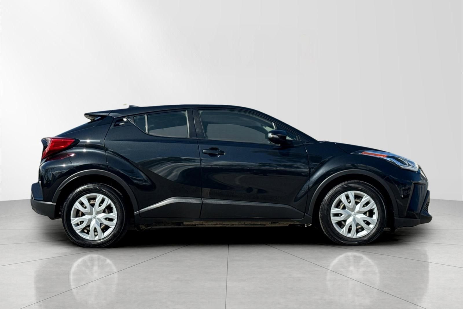 Used 2021 Toyota C-HR LE image 3