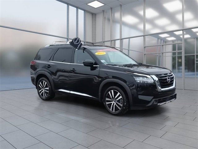Certified 2023 Nissan Pathfinder Platinum image 2