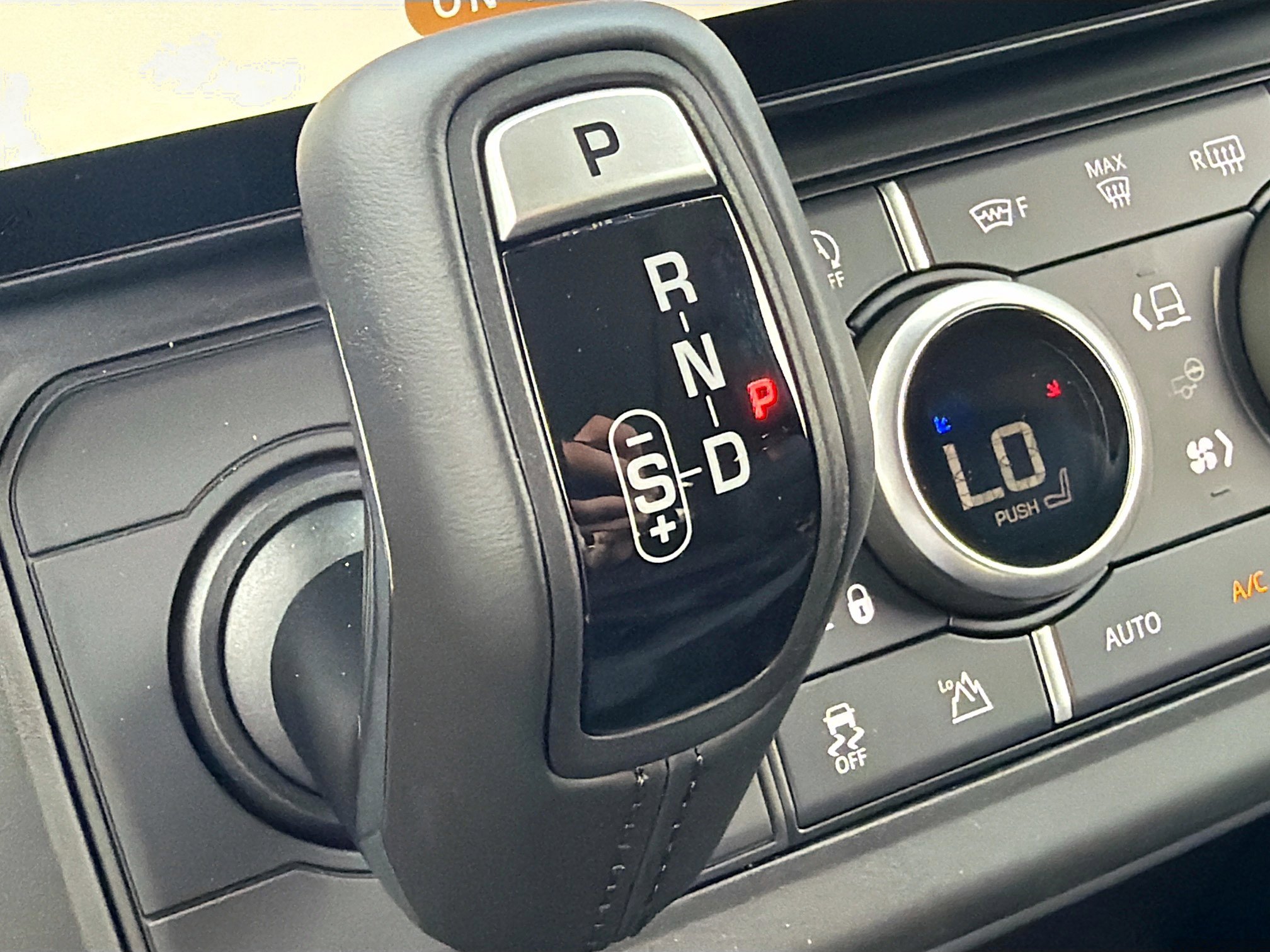 New 2026 Land Rover Defender 110 X-Dynamic SE AWD/4WD image 27
